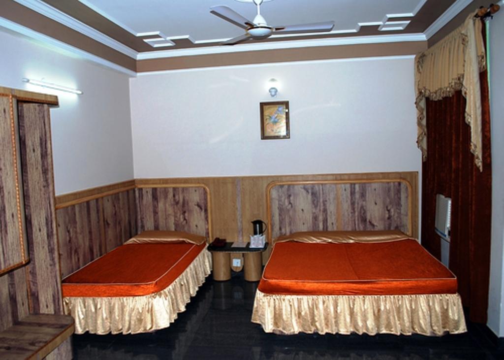 Hotel Chirag International Katra  Værelse billede